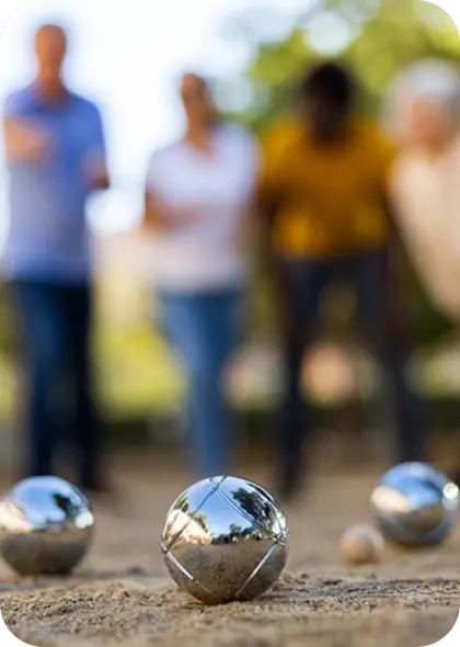 Partie de pétanque : loisirs & services sur place au camping Vendays Montalivet