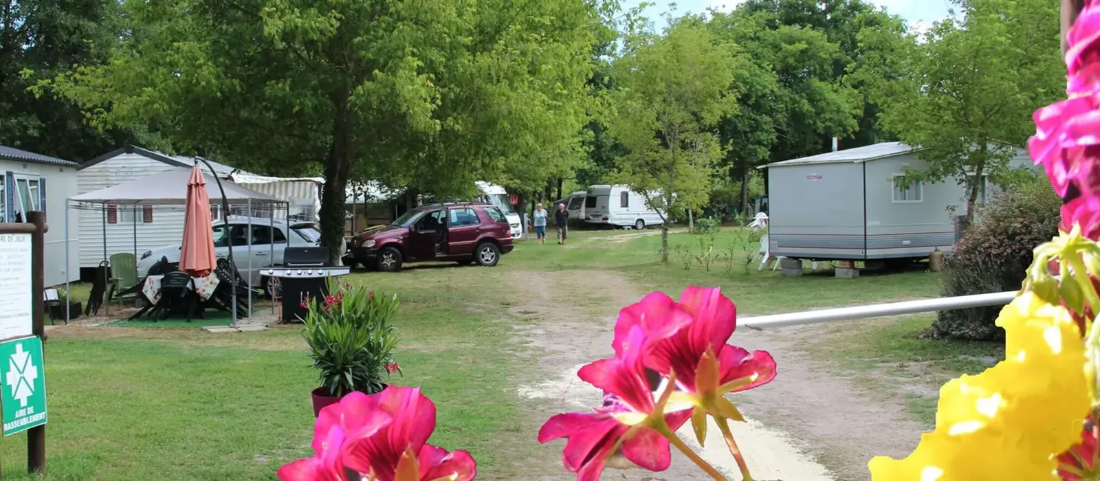 Les emplacements camping pour camping-car du camping Mayan-Montalivet en Gironde