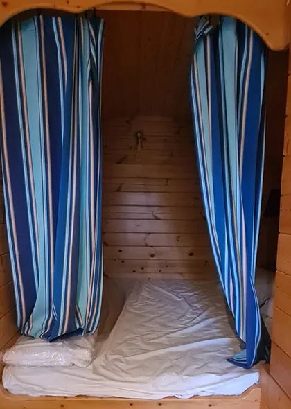 Chambre roulotte hébergement camping en Gironde 