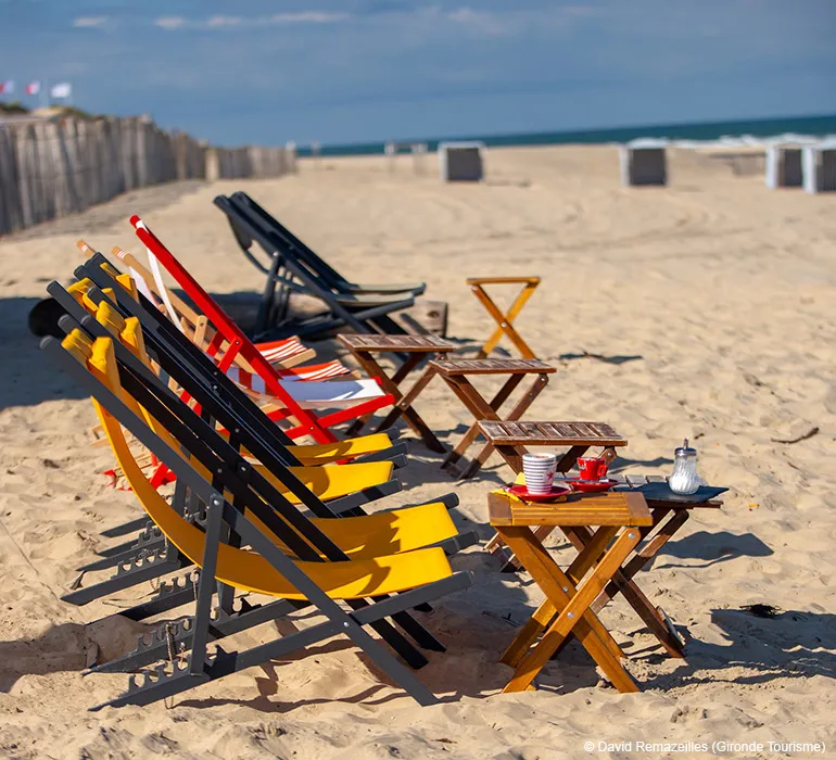 Détente à la plage de Soulac-sur-Mer en Gironde